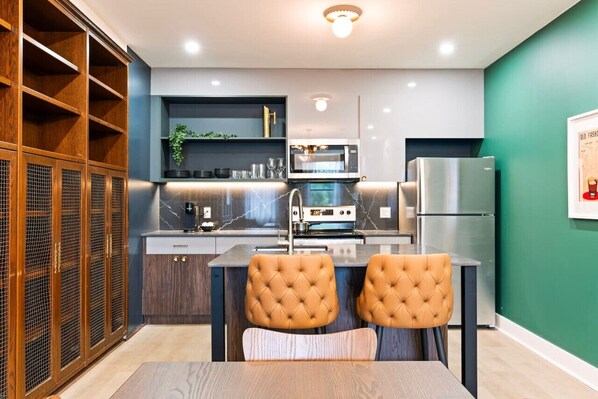 Fridge, microwave, oven, dishwasher