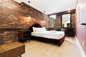 3 bedrooms, desk, iron/ironing board, WiFi