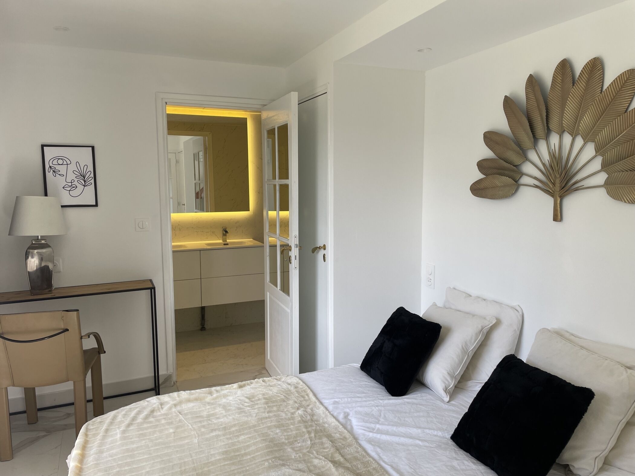 1 chambre, fer et planche à repasser, accès Internet, draps fournis