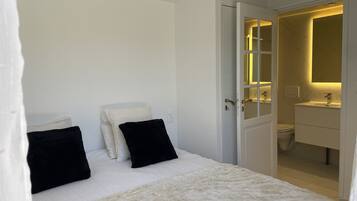 Iron/ironing board, internet, bed sheets