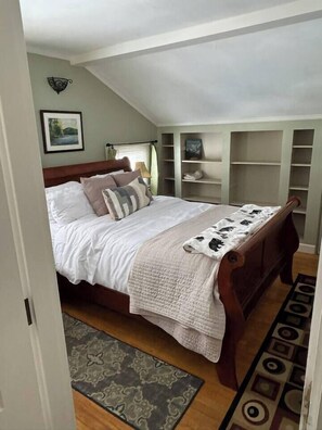 8 slaapkamers, een strijkplank/strijkijzer, wifi, beddengoed