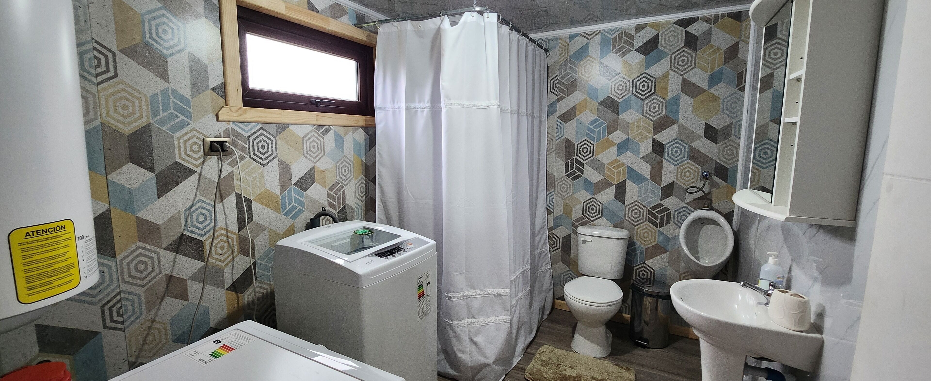 Haartrockner, Handtücher, Toilettenpapier