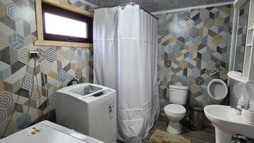 Haartrockner, Handtücher, Toilettenpapier