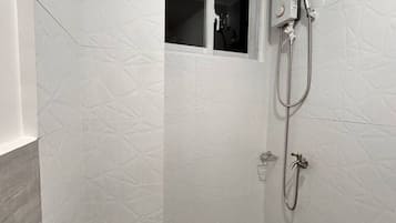 Dusche, Bidet, Handtücher