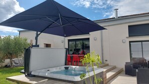 Terrace/patio - Loft house + SPA 5 minutes from Rennes. Ideal for professionals and families. (La Mézière)