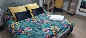 3 chambres, fer et planche à repasser, Wi-Fi, draps fournis