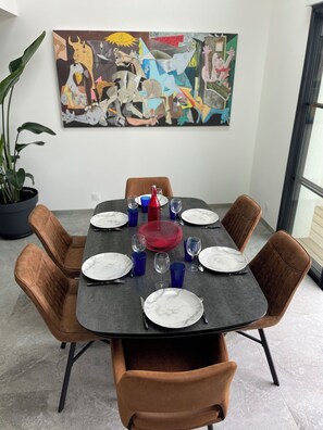 Dining - Loft house + SPA 5 minutes from Rennes. Ideal for professionals and families. (La Mézière)