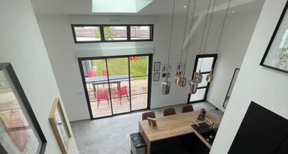 Loft house + SPA 5 minutes from Rennes. Ideal for professionals and families.