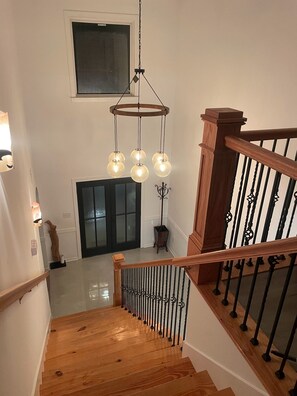 Interior - Cozy & Charming 4-bdr house, clubhouse, pool.
Close to shops & 6mls to masters. (Grovetown)