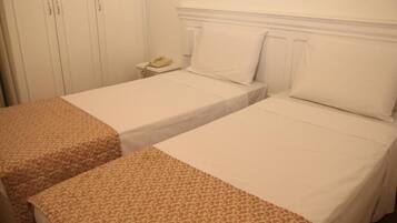 1 bedroom, desk, laptop workspace, free WiFi