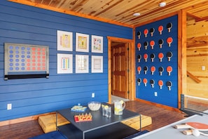House (6 Bedrooms) | Interior