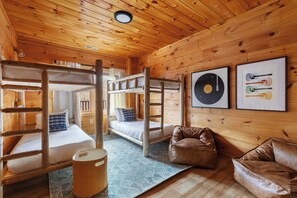 House (5 Bedrooms) | Interior