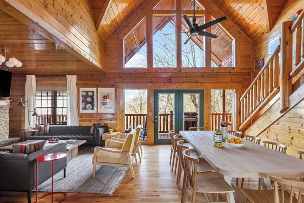 Front of property - Bears Den Way by Avantstay Private Golf Sim, Firepit & Mountain Views Near Dollywood (Sevierville)