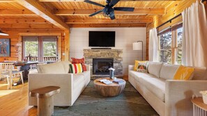 Interior - Riverbend by Avantstay Redesigned, Hot Tub, Firepit, Billiards Pigeon Forge (Sevierville)