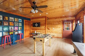 House (6 Bedrooms) | Interior