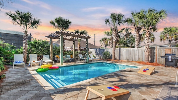 Sleeps 18! Private Pool, Hot Tub, Near Beach Miramar Dream House By Avantstay - Destin, FL