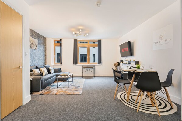 Apartment | Interior - City Centre Apt Free Parking Contractors Leisure (Birmingham)