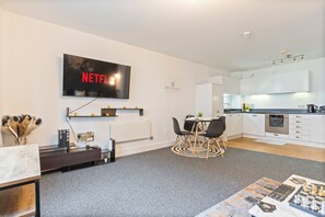 Apartment | Interior - City Centre Apt Free Parking Contractors Leisure (Birmingham)