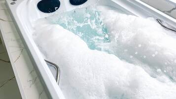 Suite – premium | Bad | Håndklær, såpe og toalettpapir