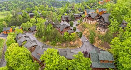 Resort Cabin w/ Hot Tub, Pool Table, Deck Views Summit View Way by Avantstay