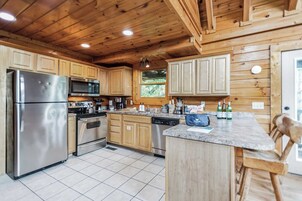 House (5 Bedrooms) | Interior