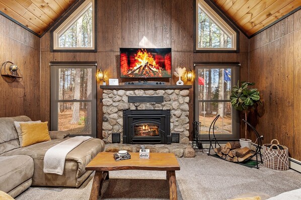 TV, fireplace - NEW! Woodland Retreat - Hot tub/Game Room/Firepit (Tamworth)