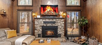 NEW! Woodland Retreat - Hot tub/Game Room/Firepit