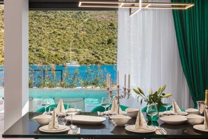Dining - Beachfront Villa Seabird with Pool (Rogoznica)