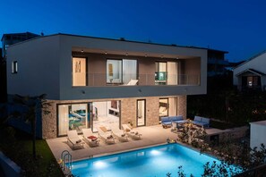 Pool - Beachfront Villa Seabird with Pool (Rogoznica)