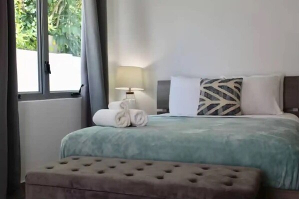 Apartemen, 3 kamar tidur, area taman | 3 kamar tidur, seprai antialergi, dan tirai kedap cahaya