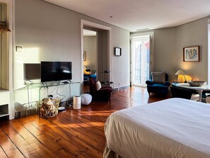1 habitación, tabla de planchar con plancha, internet y ropa de cama