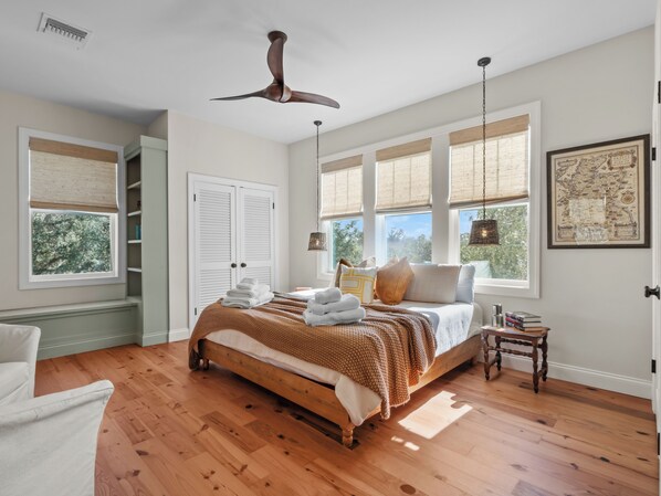 2 habitaciones, tabla de planchar con plancha, wifi y ropa de cama