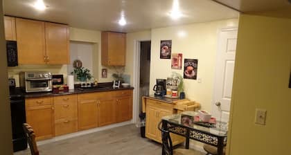 Private 1-bedroom apartment in beautiful town of Centerport. Great amenities!