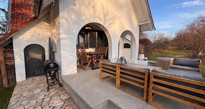 Charming luxurious cottage with a jacuzzi and AC on the Hungarian countryside.