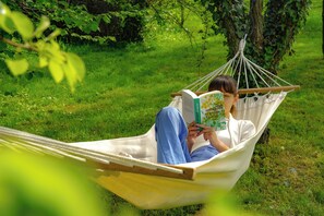 Property grounds - Charming luxurious cottage with a jacuzzi and AC on the Hungarian countryside.  (Szigetvár)