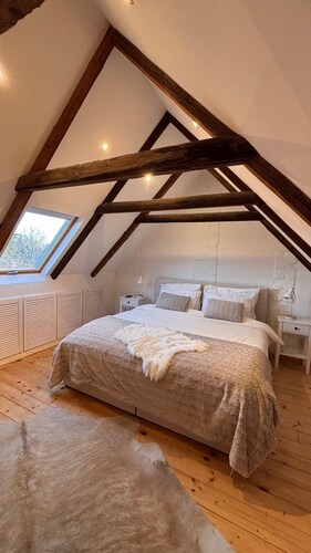 Charming luxurious cottage with a jacuzzi and AC on the Hungarian countryside. 