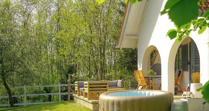 Charming luxurious cottage with a jacuzzi and AC on the Hungarian countryside.
