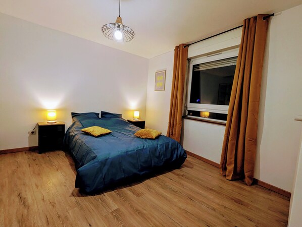 2 bedrooms, travel crib, WiFi, bed sheets