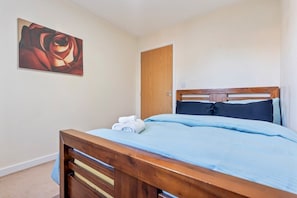 2 dormitorios, tabla de planchar con plancha, wifi gratis y ropa de cama