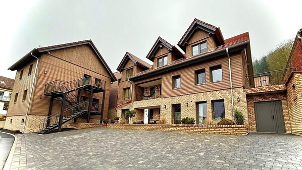 Front of property - Wyzenborne (Sontra)