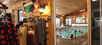 Cozy Studio Poolside Suite - Resort Fun at Your Doorstep