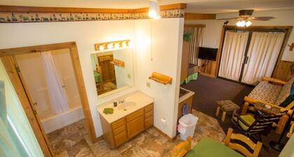 Inviting Poolside Studio Suite - Steps from Resort Amenities