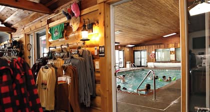 Inviting Poolside Studio Suite - Steps from Resort Amenities