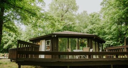 Charming Up North Octagon Cabin - Private Beach & Resort Amenities