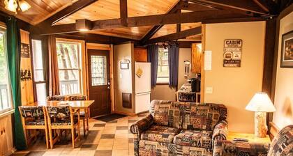 Octagon Cabin Getaway - Outdoor Lounge & Cozy Firepit
