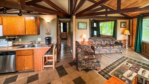 Octagon Cabin Getaway - Outdoor Lounge & Cozy Firepit