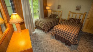 2 bedrooms, WiFi, bed sheets, wheelchair access - Scenic Lakeside Octagon - Lake Views & Rustic Wood Stove (Bemidji)