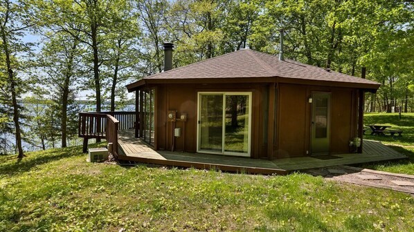 Exterior - Scenic Lakeside Octagon - Lake Views & Rustic Wood Stove (Bemidji)