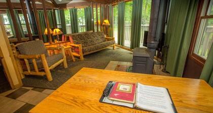 Scenic Lakeside Octagon - Lake Views & Rustic Wood Stove