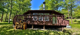 Scenic Lakeside Octagon - Lake Views & Rustic Wood Stove
